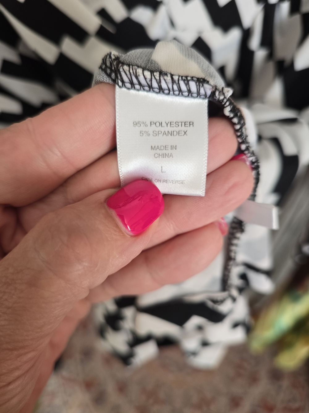 New York & Company Black and White Geometric Blouse - Picture 4 of 4